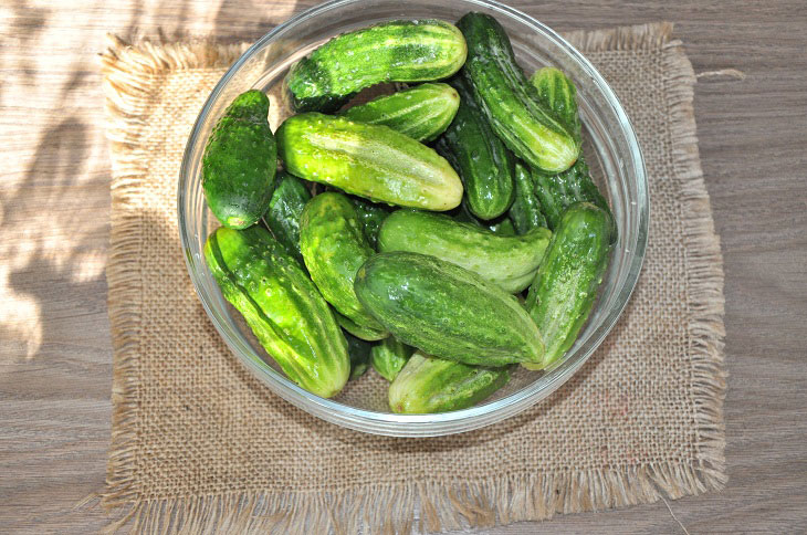 Pickled cucumbers with lemon juice - crispy and fragrant