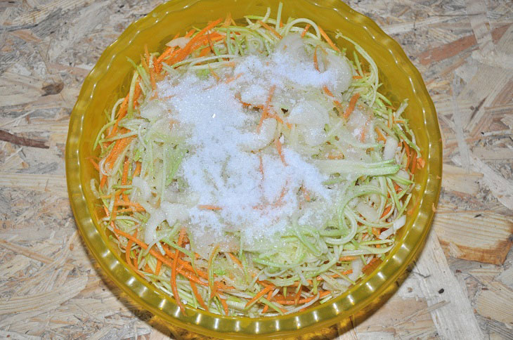 Salad "Mystery" from zucchini - a tasty and original preparation
