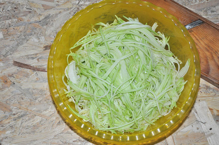 Salad "Mystery" from zucchini - a tasty and original preparation