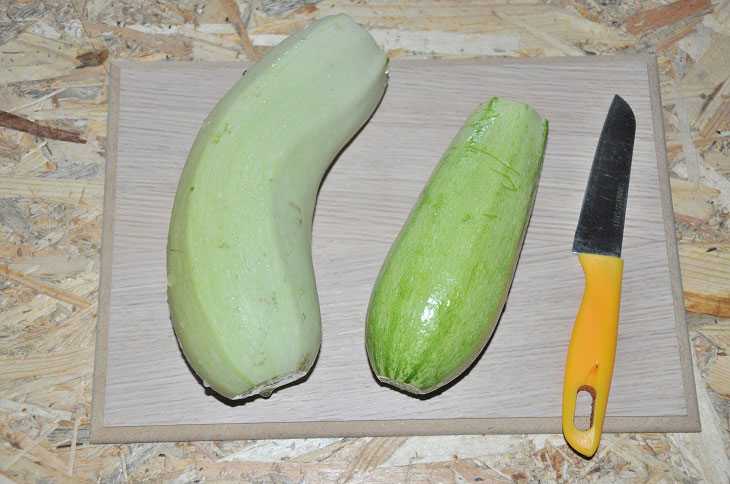 Salad "Mystery" from zucchini - a tasty and original preparation