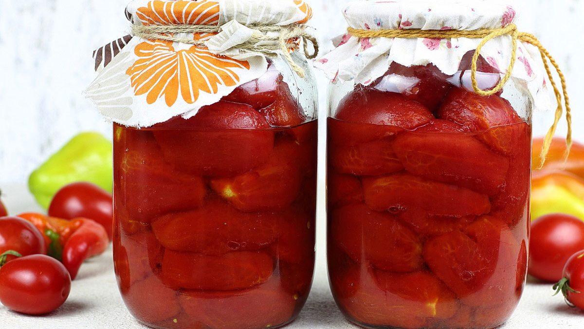 Tomatoes in their own juice – a wonderful preparation for the winter