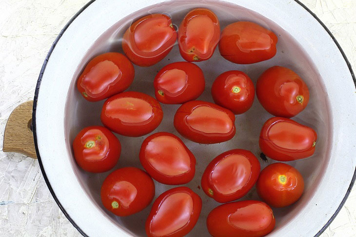 Tomatoes in their own juice - a wonderful preparation for the winter