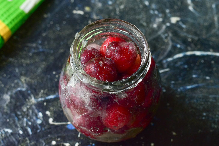 Cherries in their own juice for the winter - awesome quick preparation