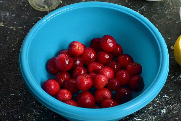Cherries in their own juice for the winter - awesome quick preparation