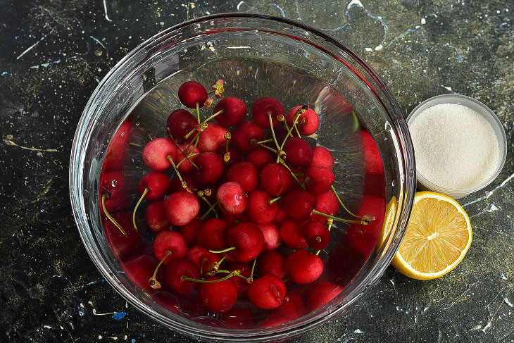 Cherries in their own juice for the winter - awesome quick preparation