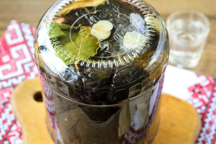 Whole eggplant in a jar for the winter - a simple and tasty recipe without the hassle
