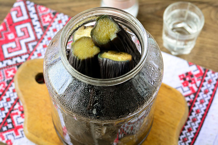 Whole eggplant in a jar for the winter - a simple and tasty recipe without the hassle