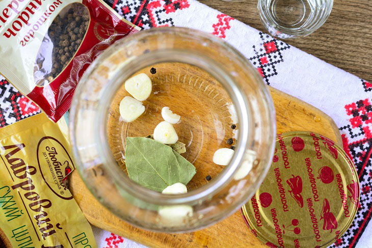 Whole eggplant in a jar for the winter - a simple and tasty recipe without the hassle