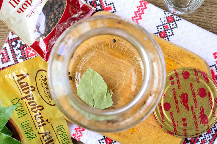 Whole eggplant in a jar for the winter - a simple and tasty recipe without the hassle