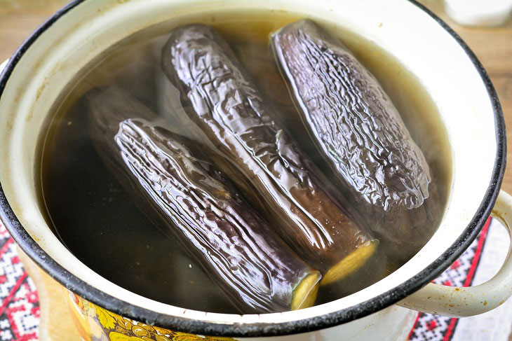 Whole eggplant in a jar for the winter - a simple and tasty recipe without the hassle