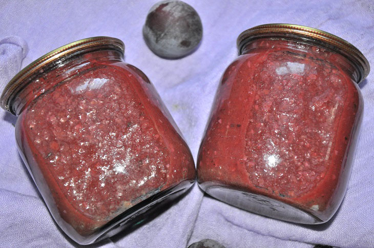 Plum sauce for the winter - a delicious and easy recipe