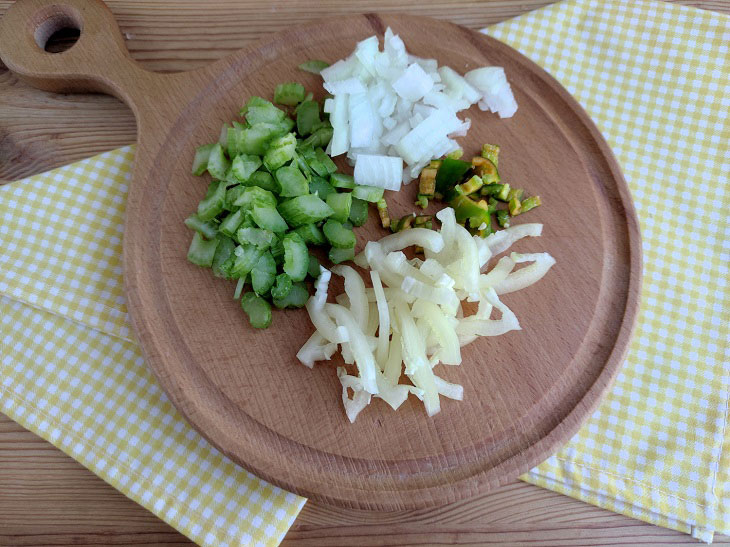 Cucumber relish - a delicious and fragrant sauce for the winter