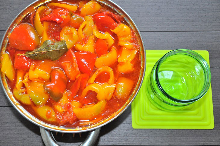 Sweet pepper in a tomato for the winter - a very tasty preservation