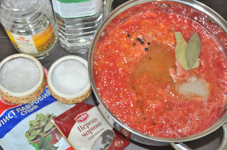 Sweet pepper in a tomato for the winter - a very tasty preservation