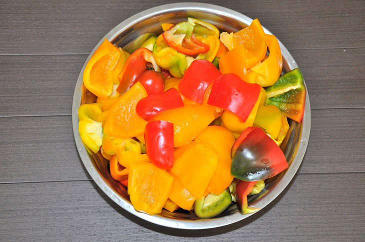 Sweet pepper in a tomato for the winter - a very tasty preservation