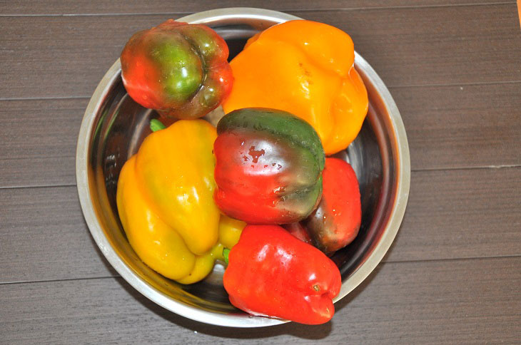 Sweet pepper in a tomato for the winter - a very tasty preservation