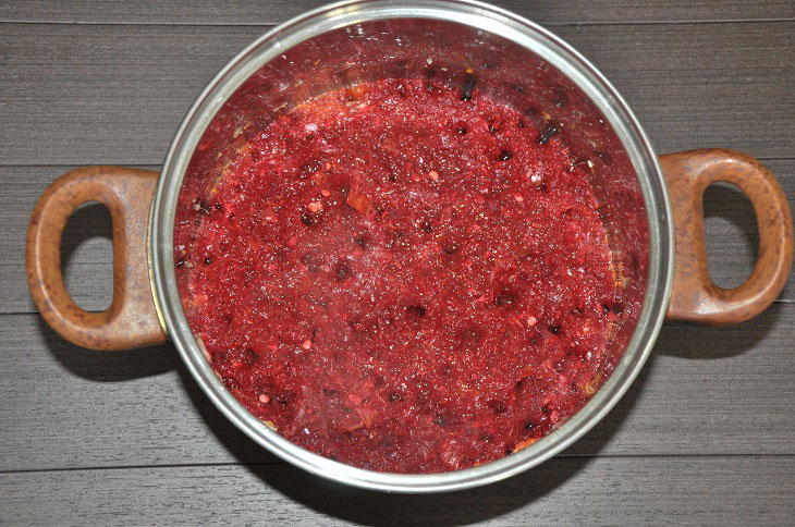 Adjika from beets for the winter - a spicy and appetizing preparation