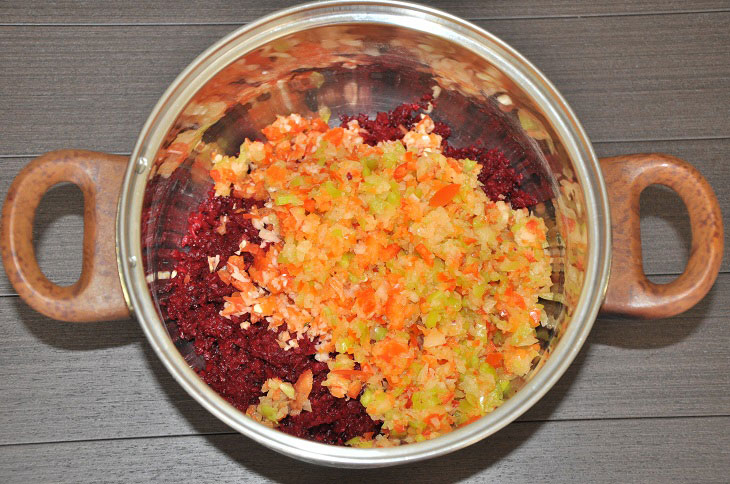 Adjika from beets for the winter - a spicy and appetizing preparation