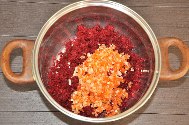 Adjika from beets for the winter - a spicy and appetizing preparation