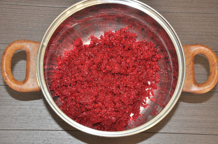Adjika from beets for the winter - a spicy and appetizing preparation