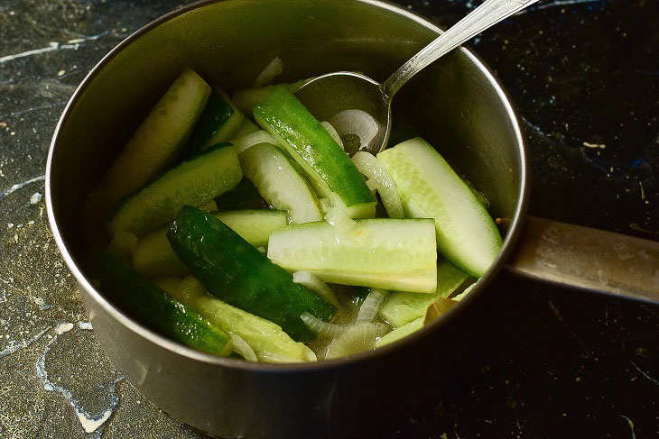 Salad "Bliss" from cucumbers - an original preparation for the winter