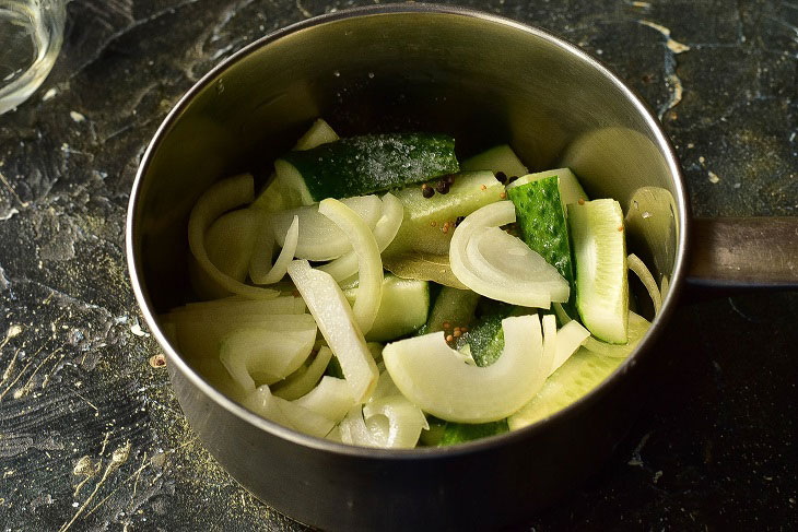Salad "Bliss" from cucumbers - an original preparation for the winter