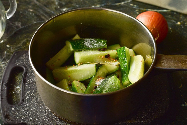 Salad "Bliss" from cucumbers - an original preparation for the winter