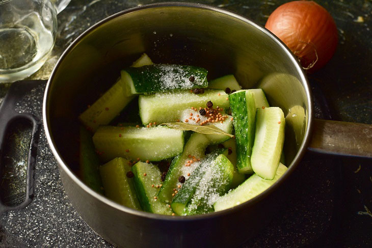 Salad "Bliss" from cucumbers - an original preparation for the winter