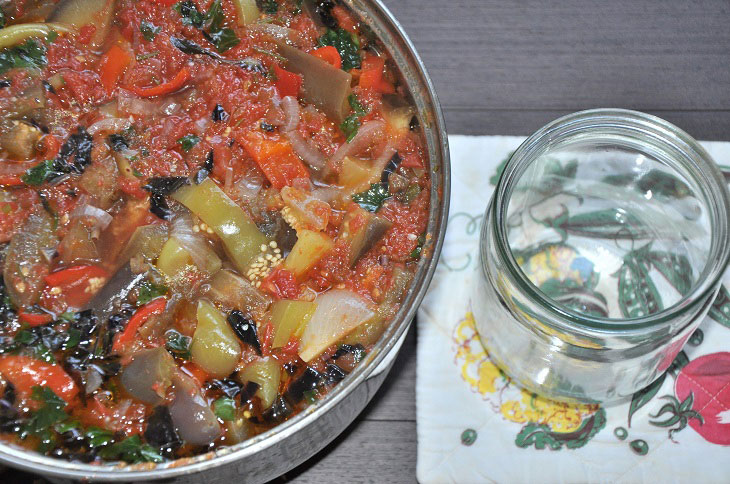 Salad "Woman's laziness" for the winter - a simple and tasty preparation