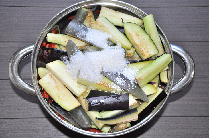 Salad "Woman's laziness" for the winter - a simple and tasty preparation