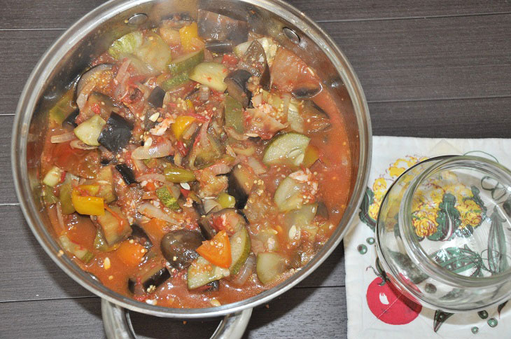 Salad "Caucasian" with cucumbers for the winter - spicy and fragrant