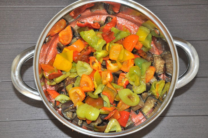 Salad "Caucasian" with cucumbers for the winter - spicy and fragrant