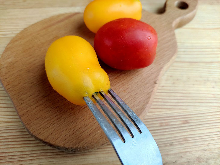 Sweet cherry tomatoes for the winter - a bright and appetizing preparation