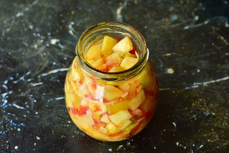 Salad "Bomb" from zucchini - an interesting preservation for the winter