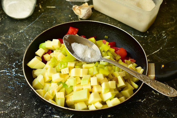 Salad "Bomb" from zucchini - an interesting preservation for the winter