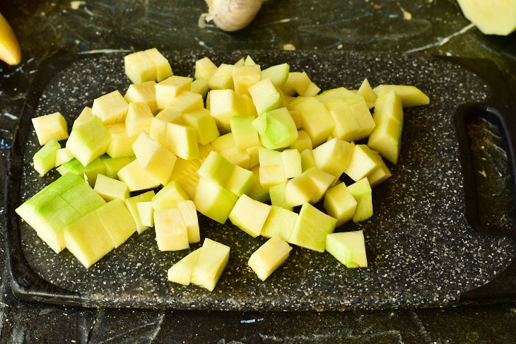 Salad "Bomb" from zucchini - an interesting preservation for the winter