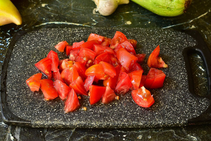 Salad "Bomb" from zucchini - an interesting preservation for the winter