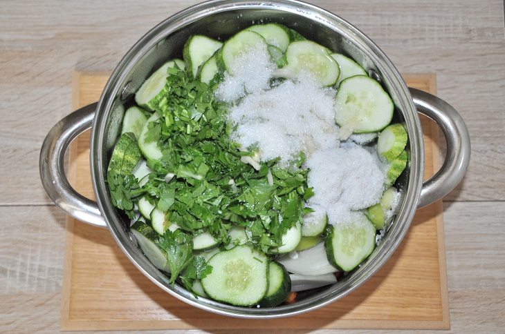 Salad "Taste of Summer" - an interesting and bright preservation