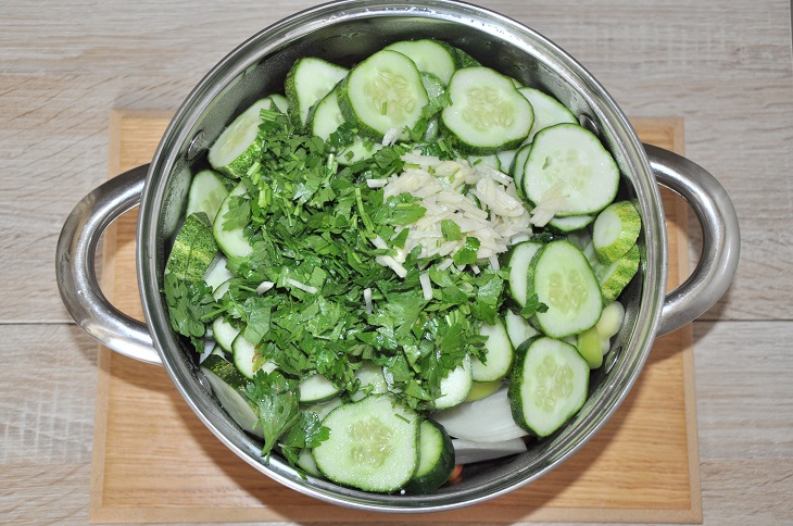 Salad "Taste of Summer" - an interesting and bright preservation