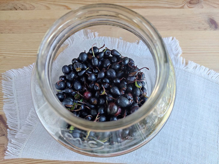 Currant compote for the winter - tasty, healthy and fragrant