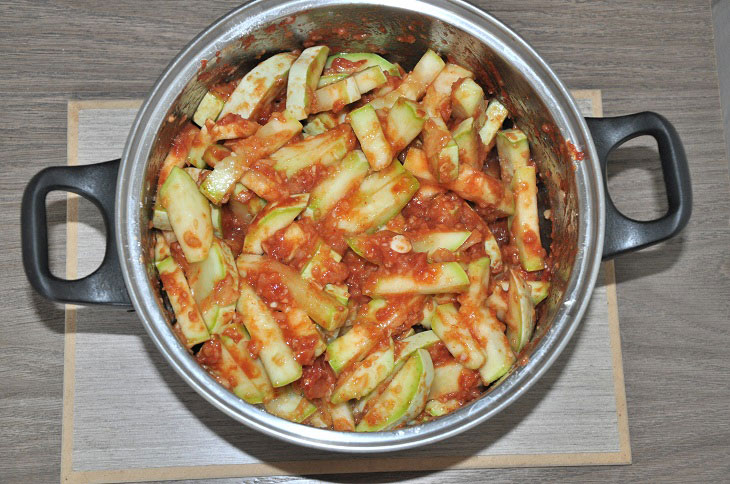 Zucchini salad for the winter - a simple recipe without the hassle