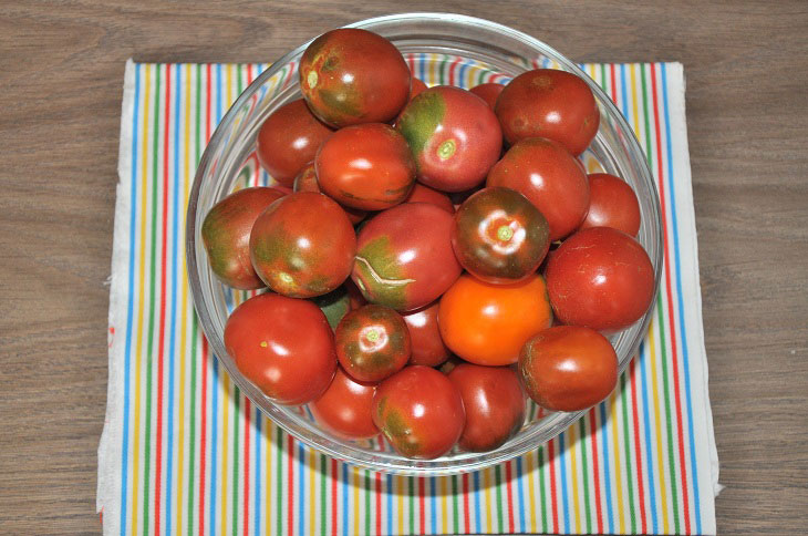 Tomatoes "You will lick your fingers" for the winter - they come out very tasty