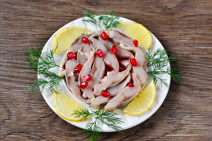 Light-salted herring "Oboyenie" - a delicious express recipe