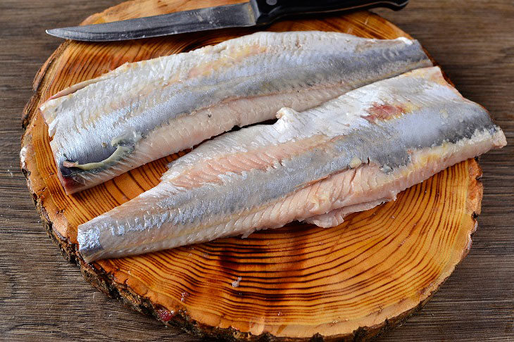 Light-salted herring "Oboyenie" - a delicious express recipe