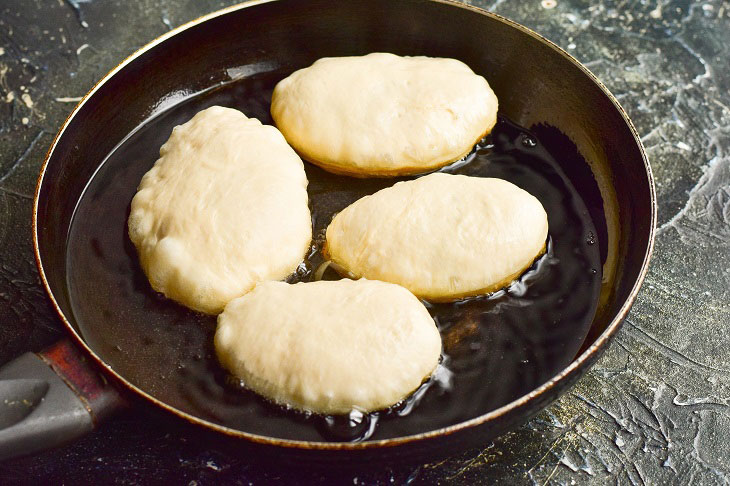 Fluffy laptech pies are a great treat for any table