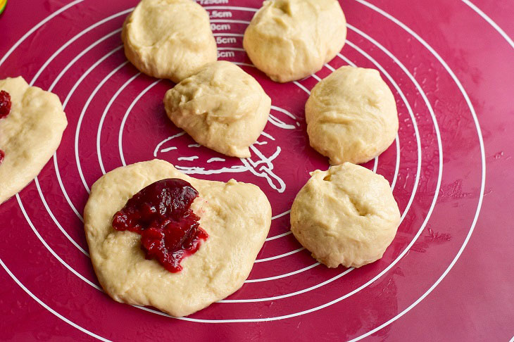 Fluffy laptech pies are a great treat for any table