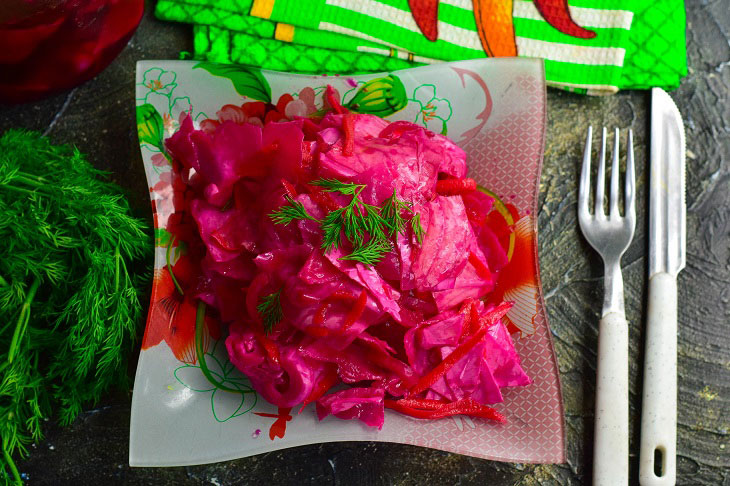 Cabbage "Pelyustka" with beets - tasty and crispy