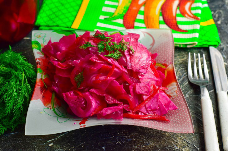 Cabbage "Pelyustka" with beets - tasty and crispy