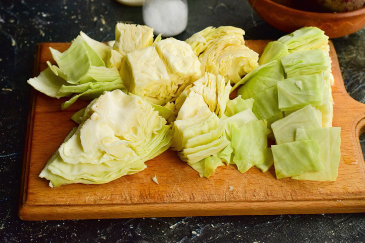 Cabbage "Pelyustka" with beets - tasty and crispy