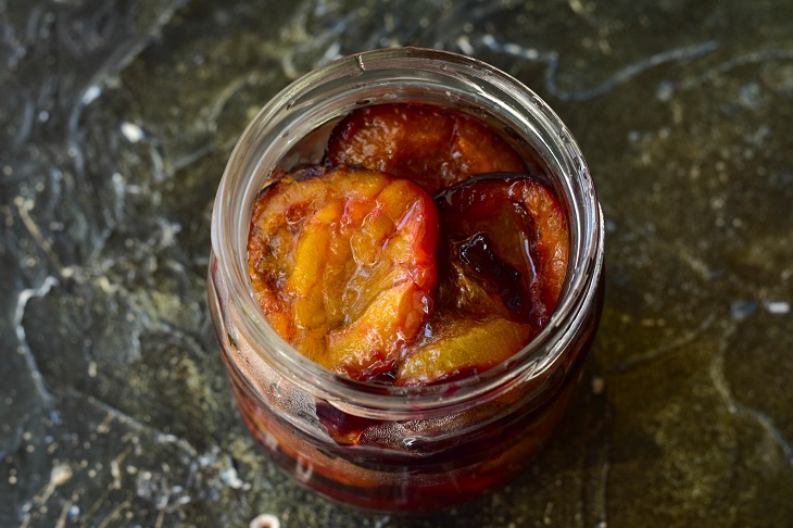Caramel plum for the winter - juicy and tasty preparation